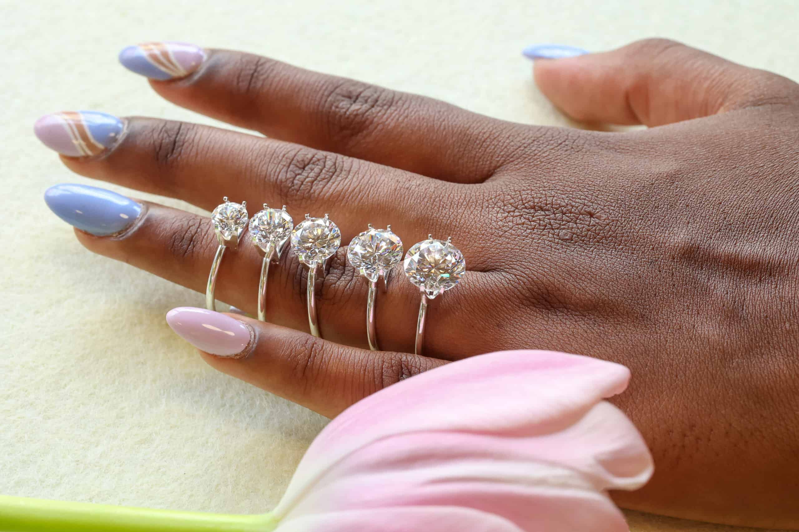 Various carat weights of round cut diamond