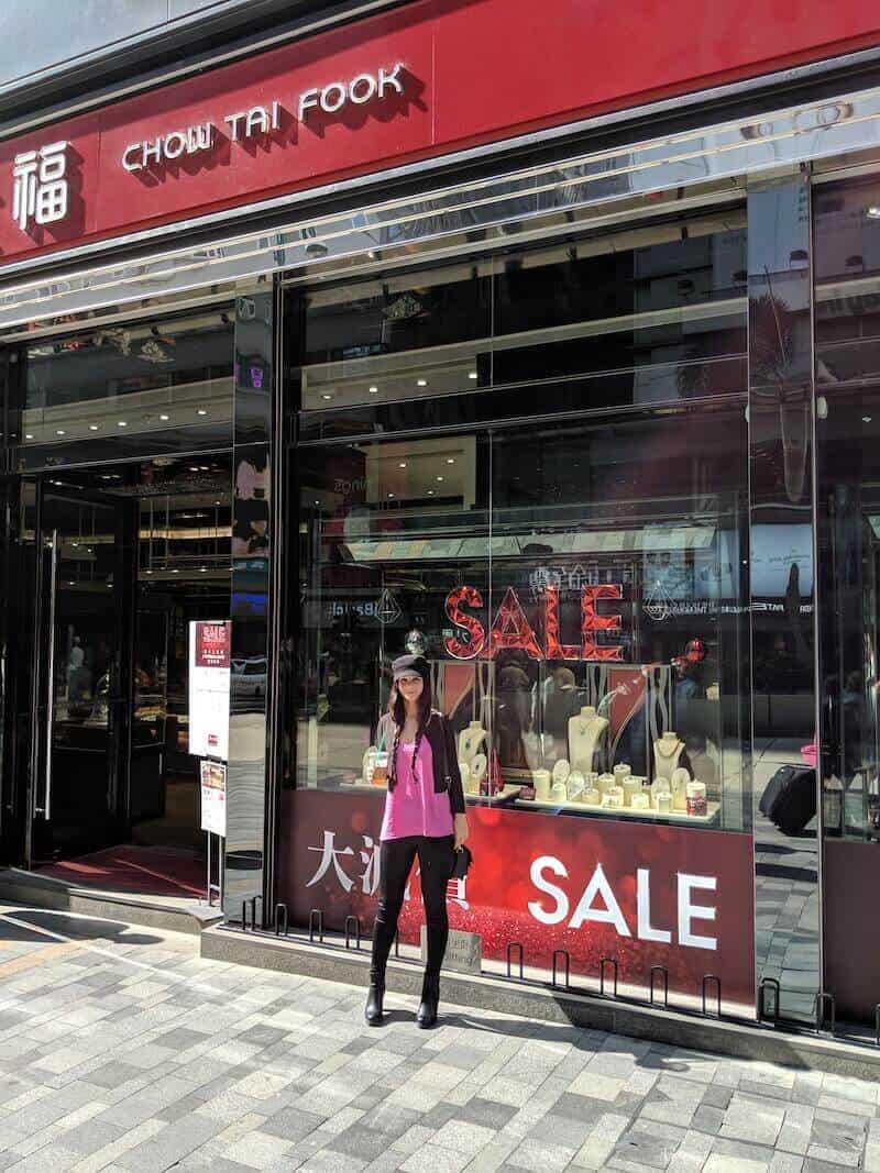 outside-chow-tai-fook-hong-kong
