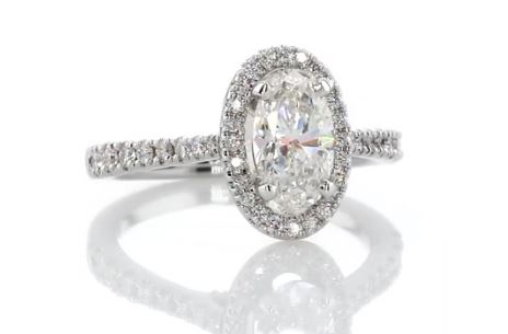 Oval halo engagement ring