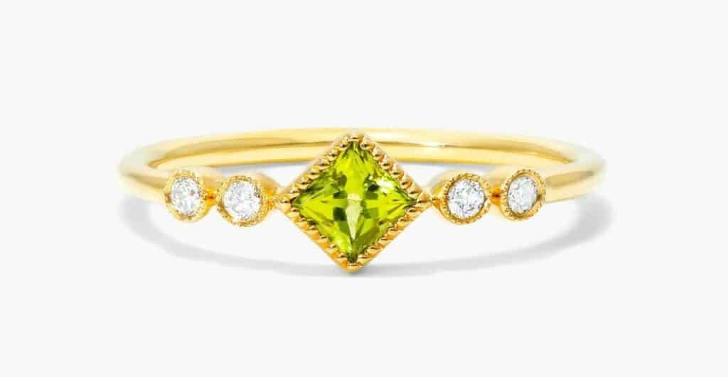 Yellow Gold Peridot - Diamond Ring 