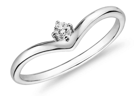 anniversary ring in white gold with a small diamond in the middle